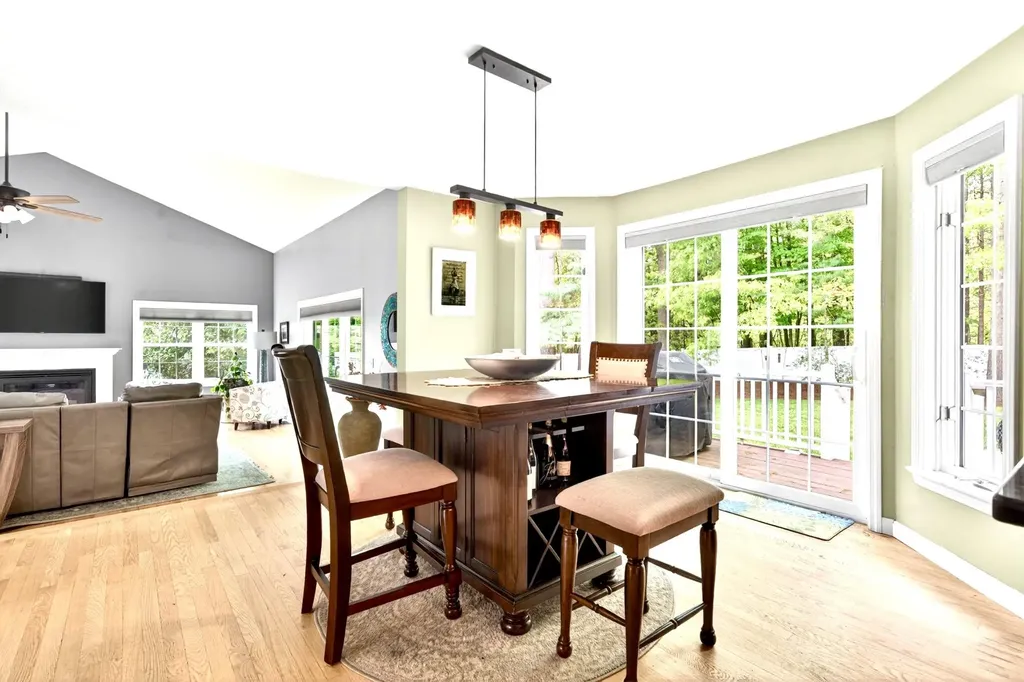 8 Sandstone Drive Nashua NH 03063