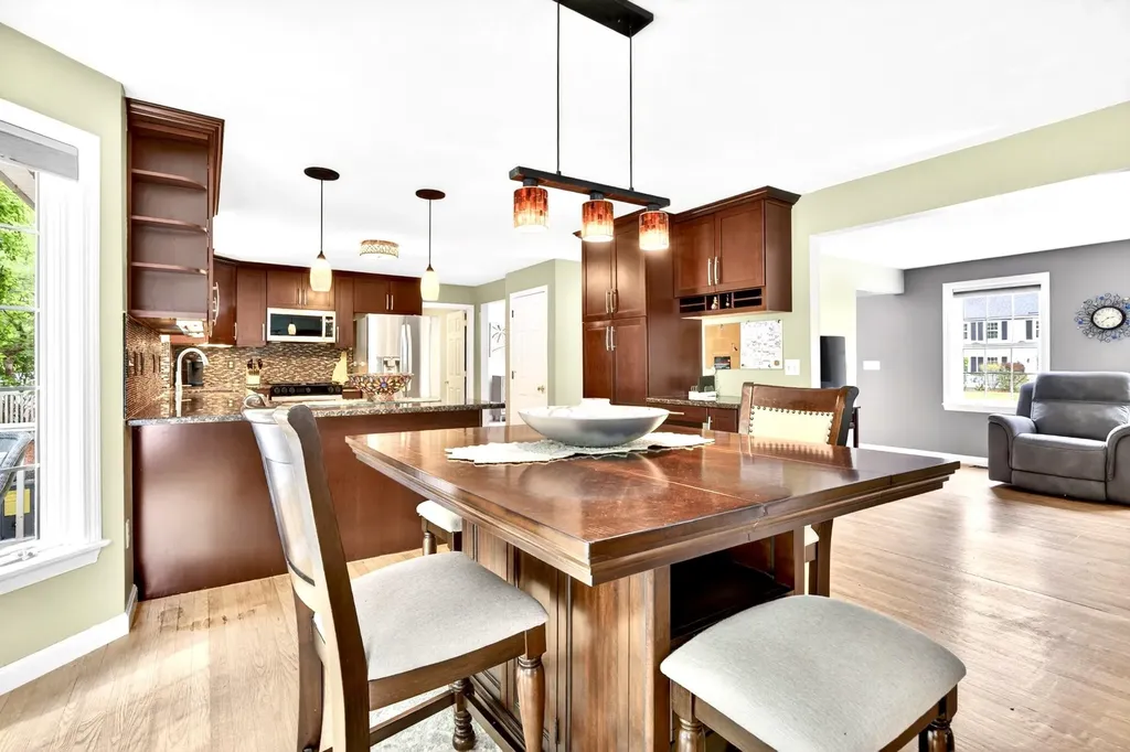 8 Sandstone Drive Nashua NH 03063