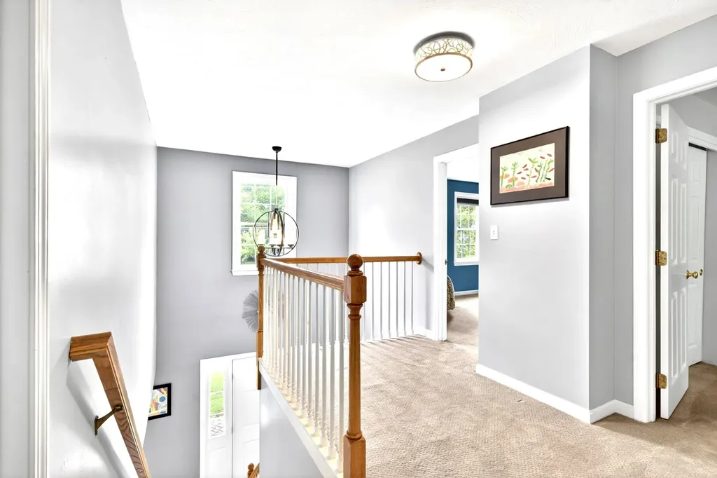 8 Sandstone Drive Nashua NH 03063