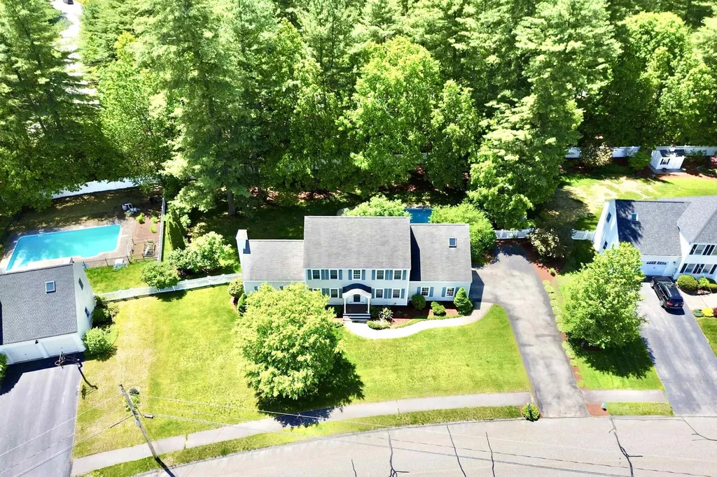 8 Sandstone Drive Nashua NH 03063