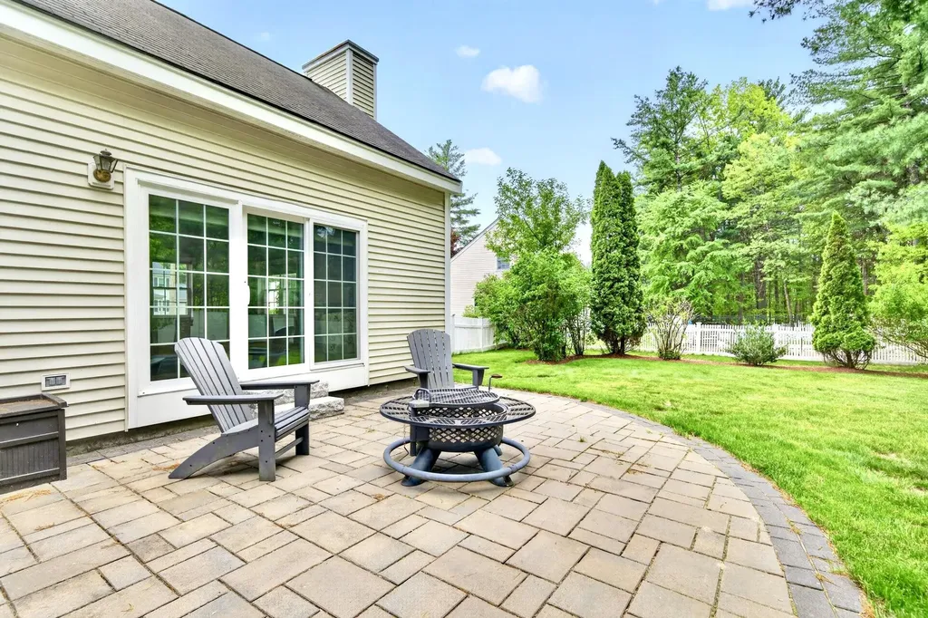 8 Sandstone Drive Nashua NH 03063