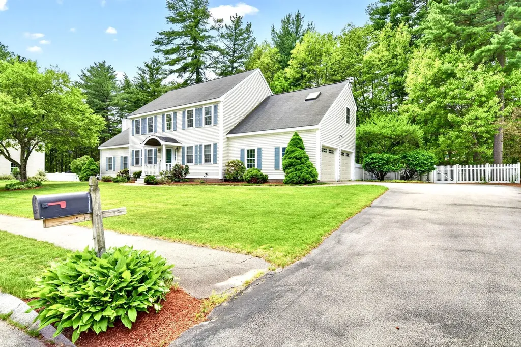 8 Sandstone Drive Nashua NH 03063
