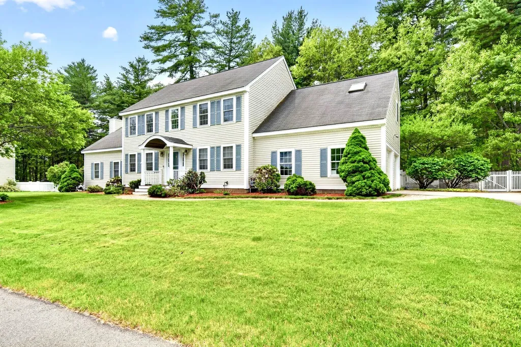 8 Sandstone Drive Nashua NH 03063