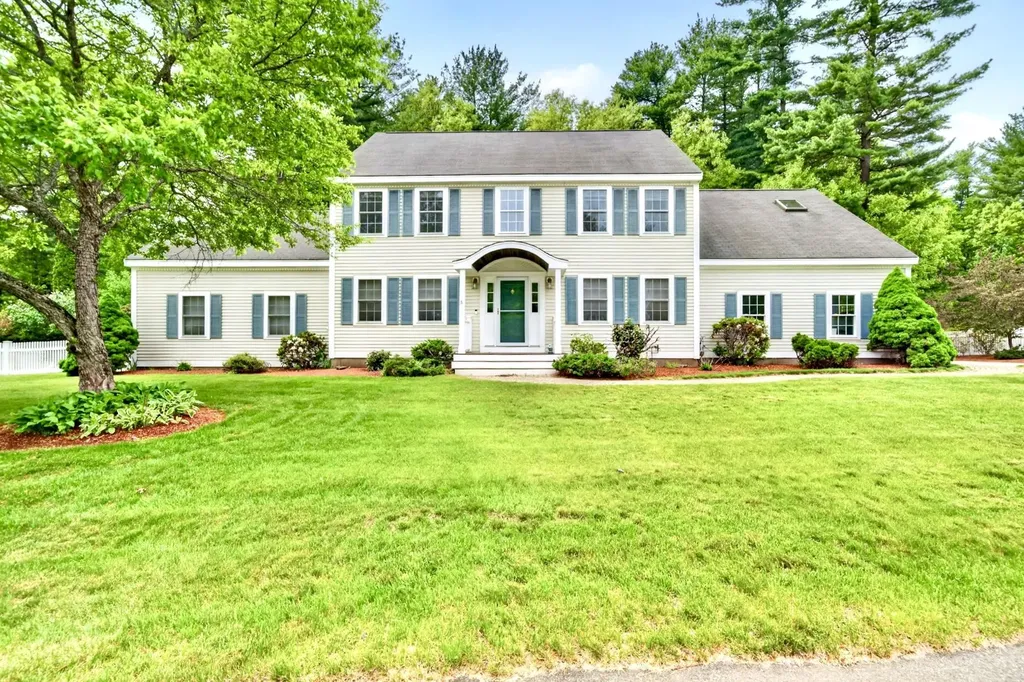 8 Sandstone Drive Nashua NH 03063