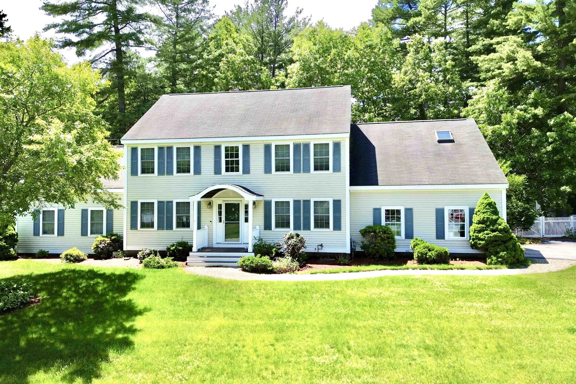8 Sandstone Drive Nashua NH 03063