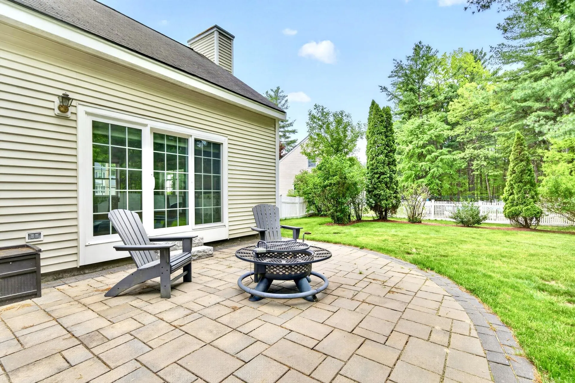 8 Sandstone Drive Nashua NH 03063