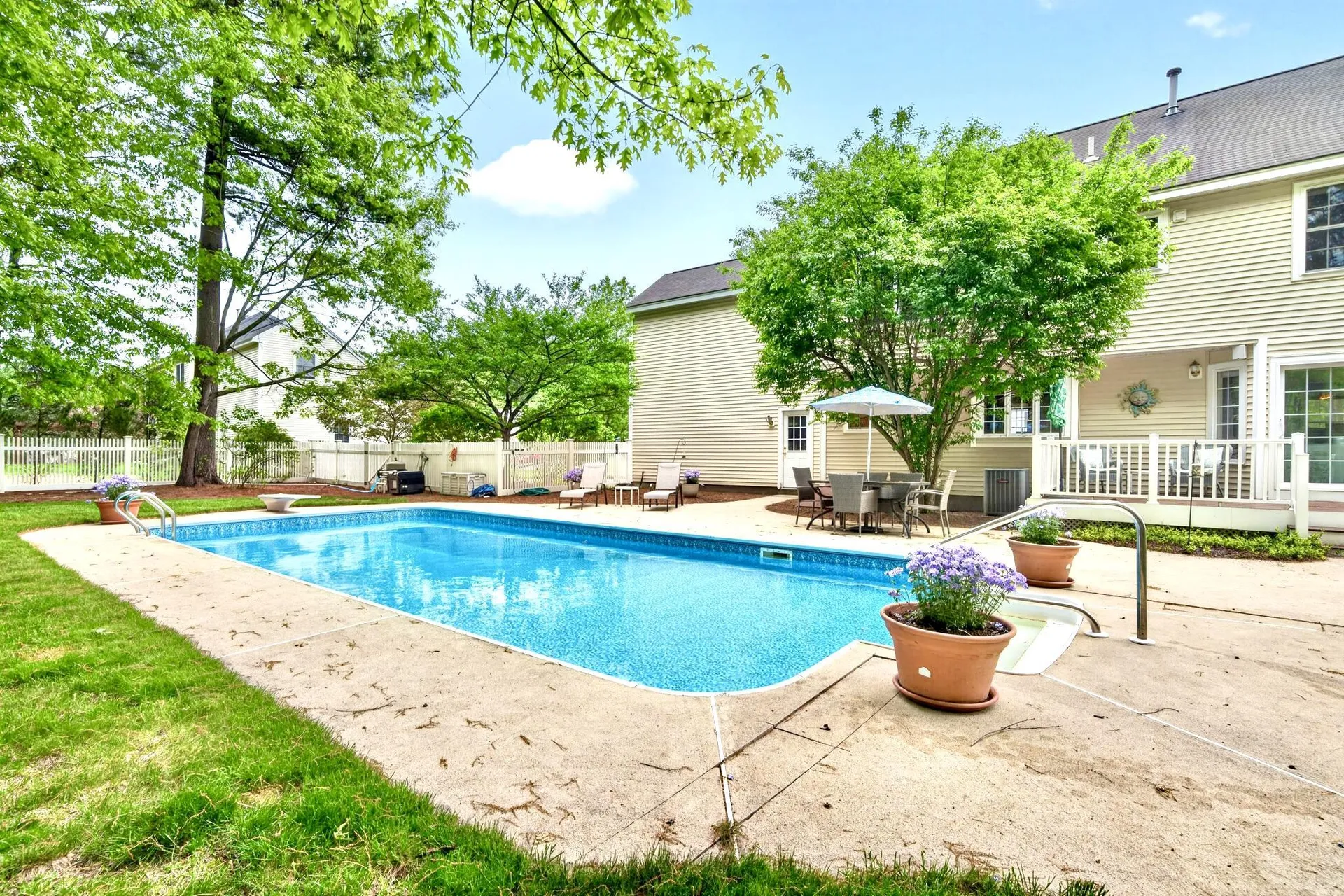 8 Sandstone Drive Nashua NH 03063