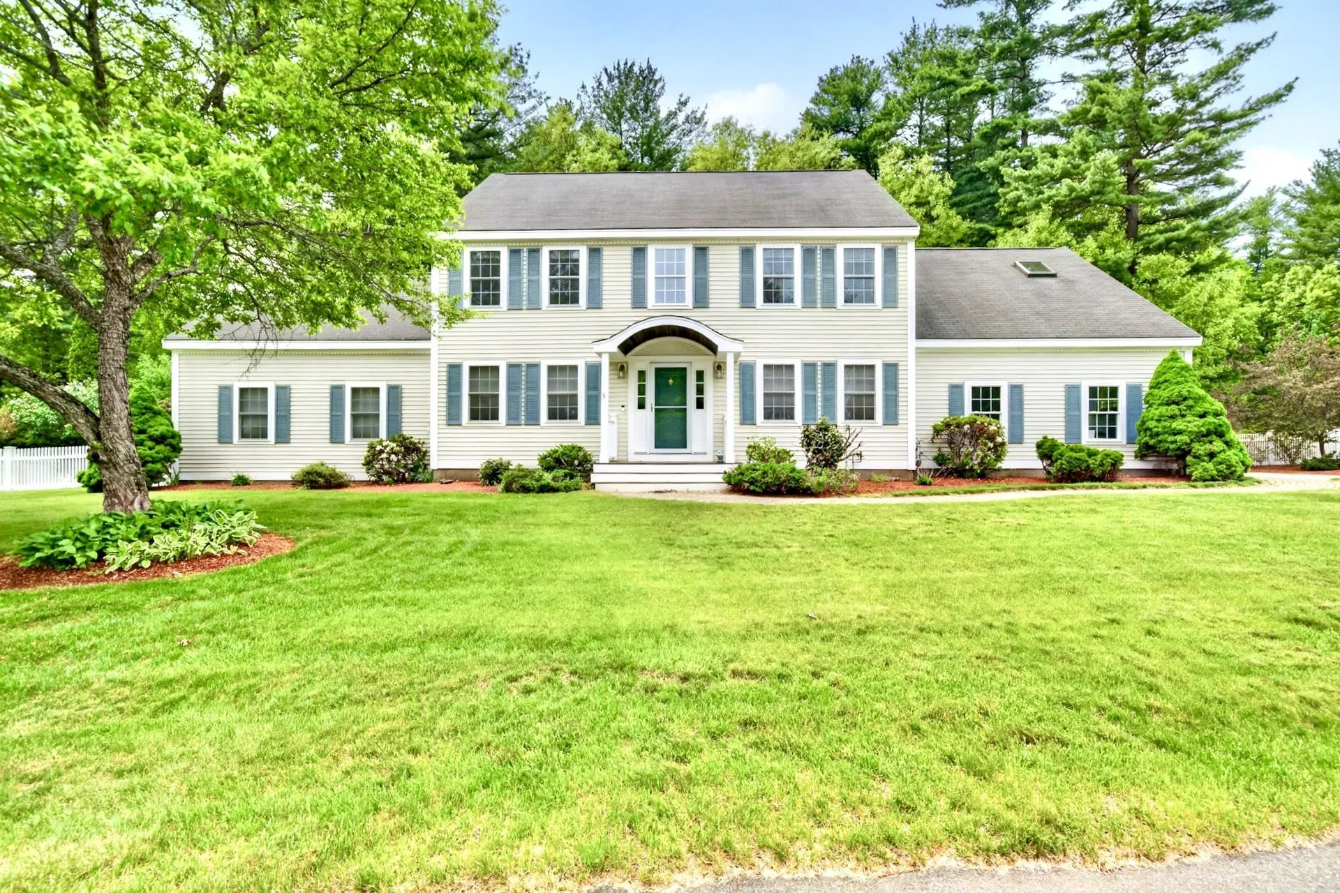 8 Sandstone Drive Nashua NH 03063