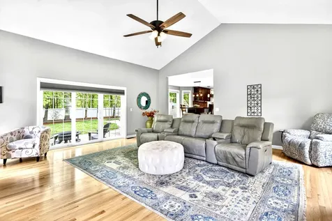 8 Sandstone Drive Nashua NH 03063