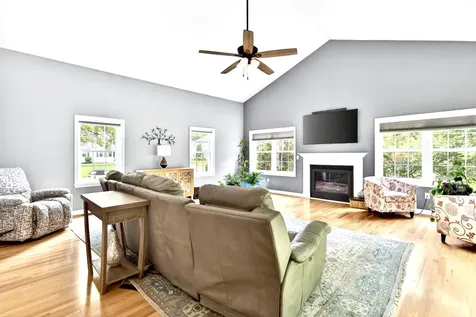 8 Sandstone Drive Nashua NH 03063