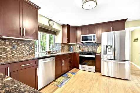 8 Sandstone Drive Nashua NH 03063