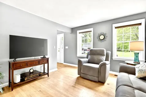 8 Sandstone Drive Nashua NH 03063