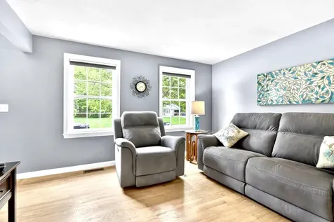 8 Sandstone Drive Nashua NH 03063