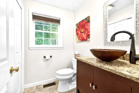 8 Sandstone Drive Nashua NH 03063