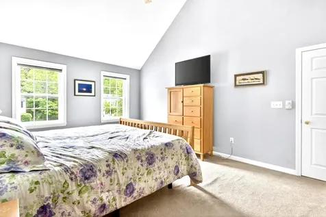 8 Sandstone Drive Nashua NH 03063