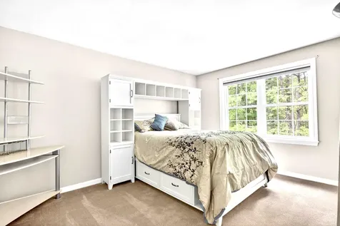 8 Sandstone Drive Nashua NH 03063