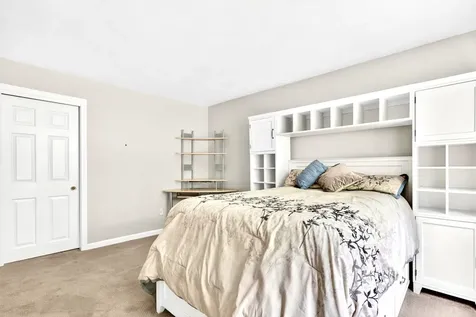 8 Sandstone Drive Nashua NH 03063