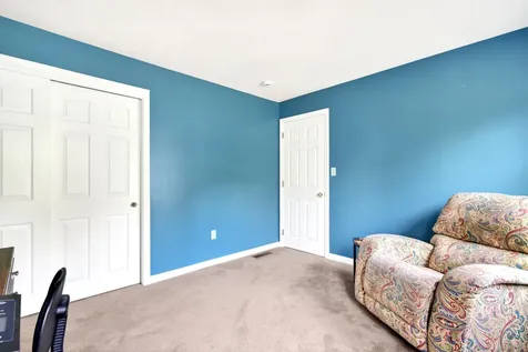 8 Sandstone Drive Nashua NH 03063
