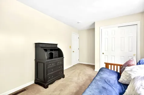 8 Sandstone Drive Nashua NH 03063