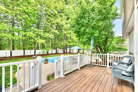 8 Sandstone Drive Nashua NH 03063