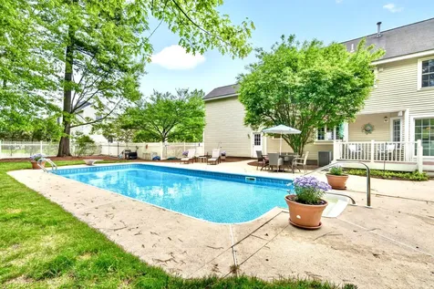 8 Sandstone Drive Nashua NH 03063
