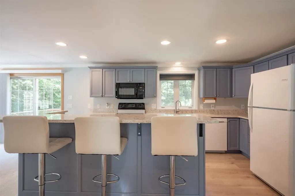 10 Golden Brook Road Windham NH 03087
