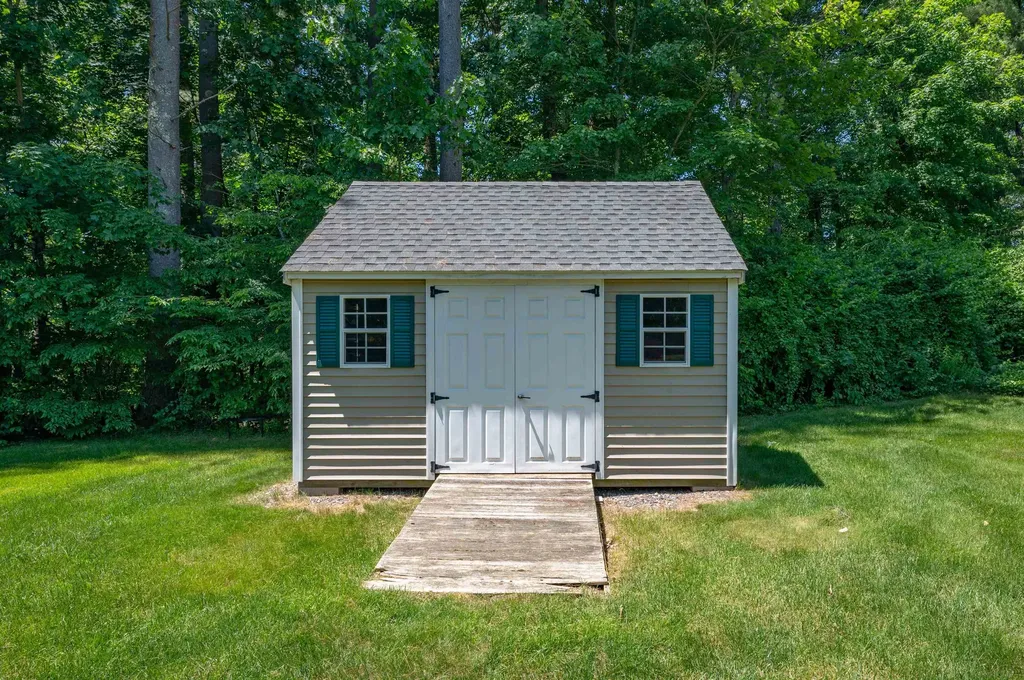 10 Golden Brook Road Windham NH 03087