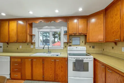 21 Acton Street Nashua NH 03060