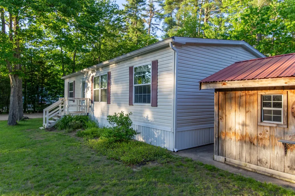 38 Bookholz Way Tamworth NH 03886