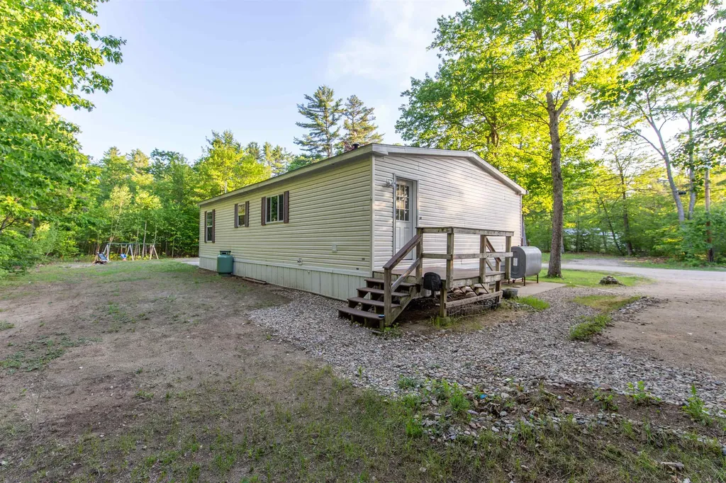 38 Bookholz Way Tamworth NH 03886
