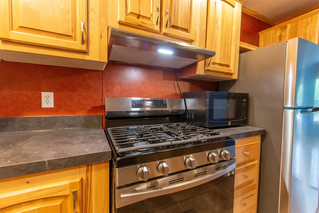 38 Bookholz Way Tamworth NH 03886