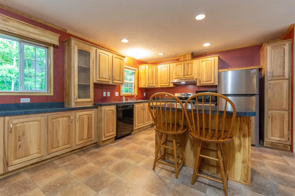 38 Bookholz Way Tamworth NH 03886