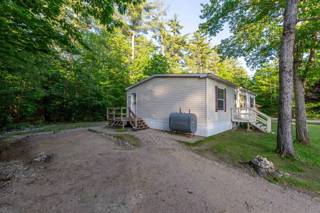 38 Bookholz Way Tamworth NH 03886