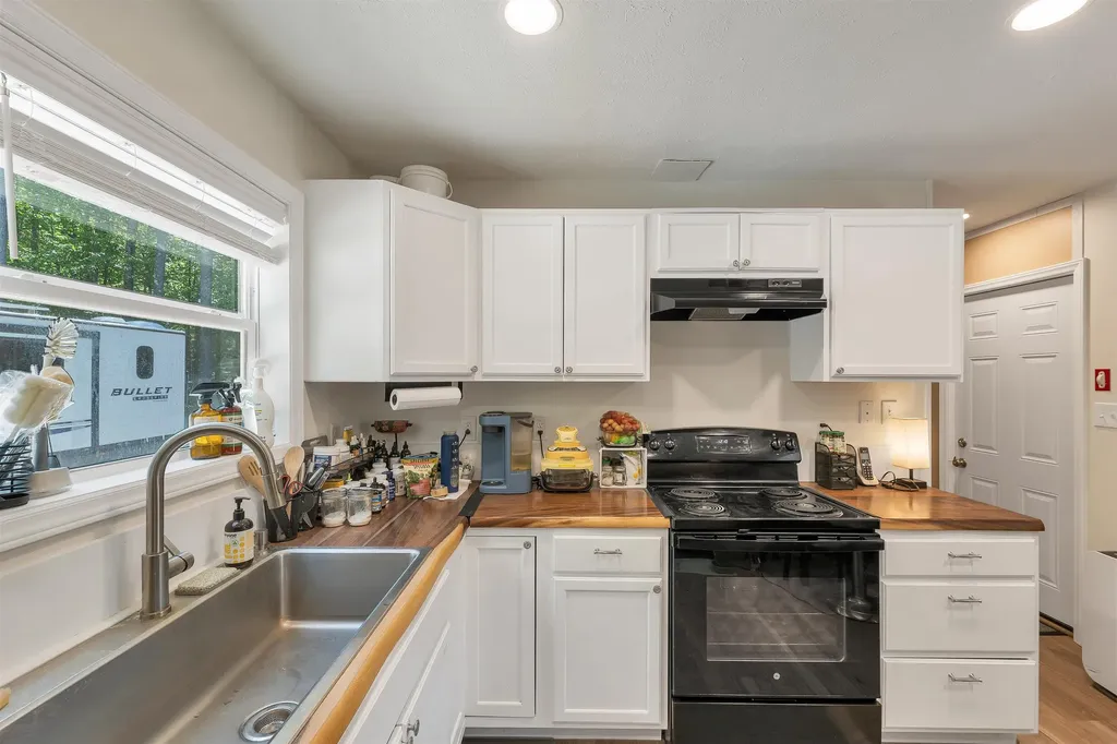 3 Oak Hill Road Northfield NH 03276