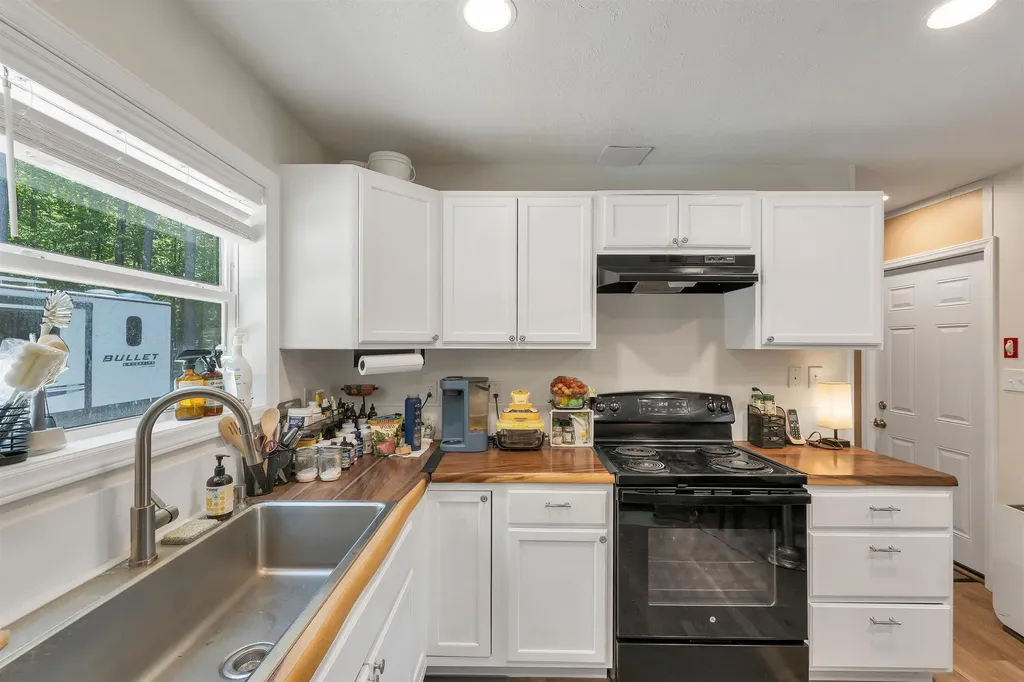 3 Oak Hill Road Northfield NH 03276