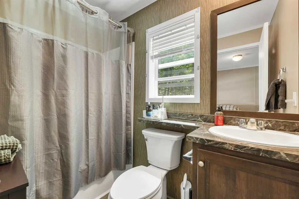 3 Oak Hill Road Northfield NH 03276