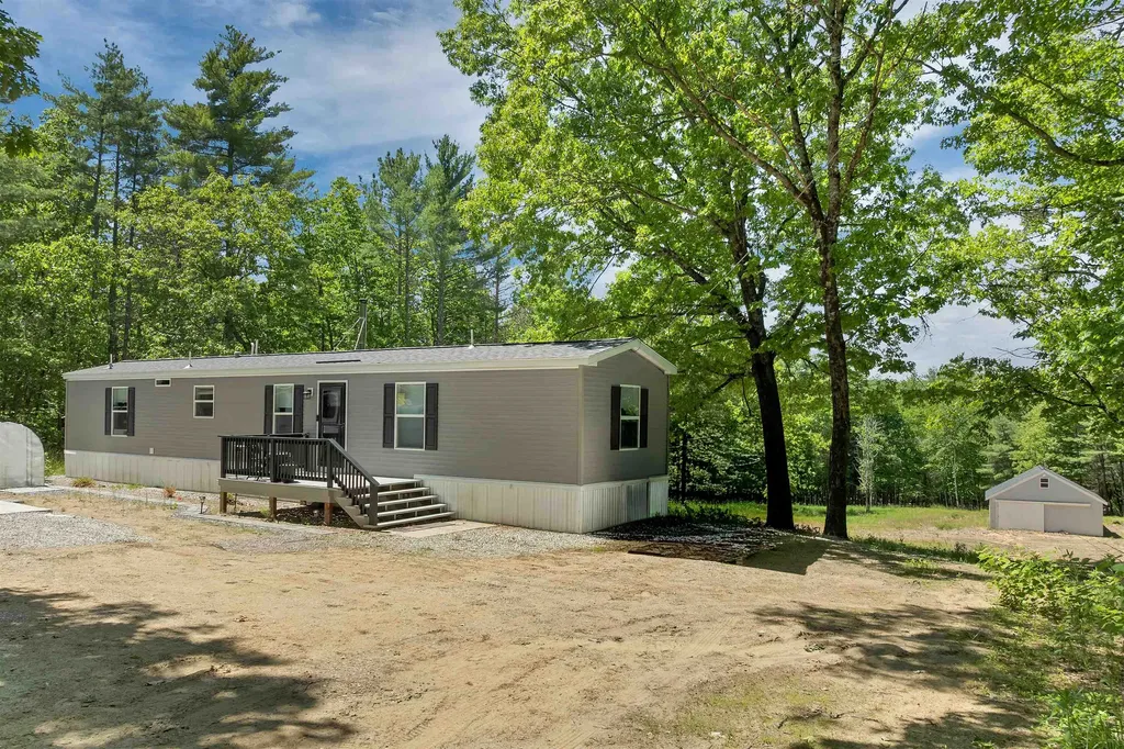 3 Oak Hill Road Northfield NH 03276