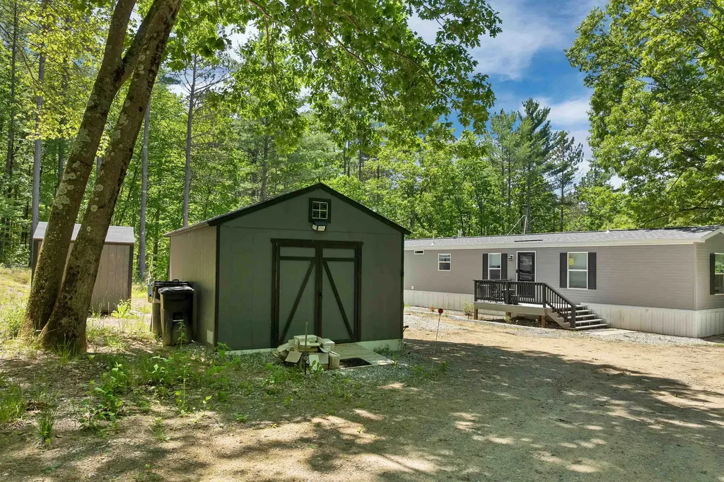 3 Oak Hill Road Northfield NH 03276