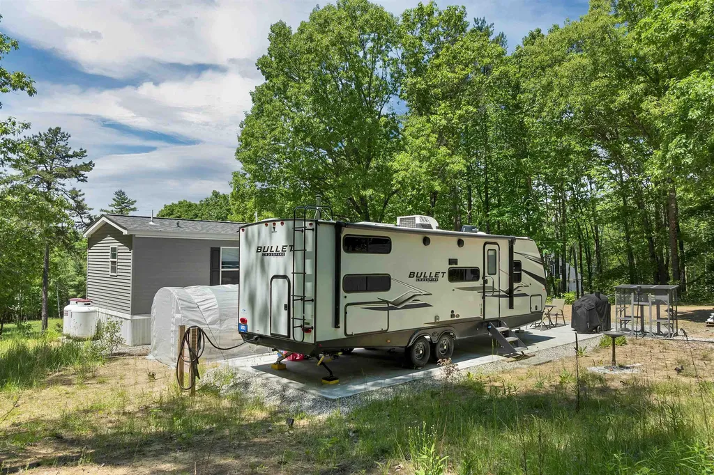 3 Oak Hill Road Northfield NH 03276