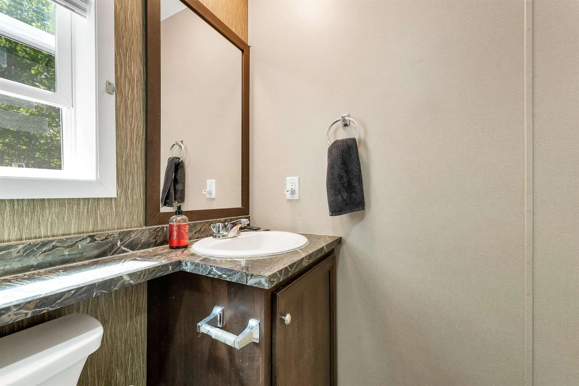 3 Oak Hill Road Northfield NH 03276