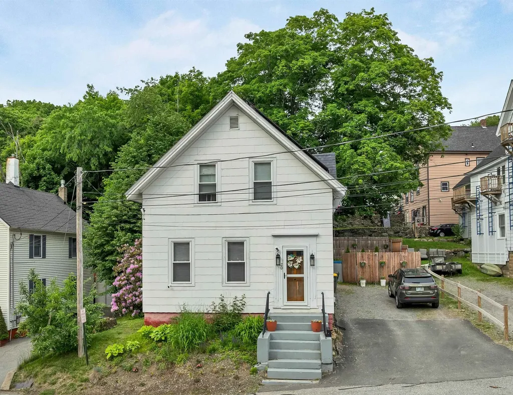 20 Baldwin Street Laconia NH 03246