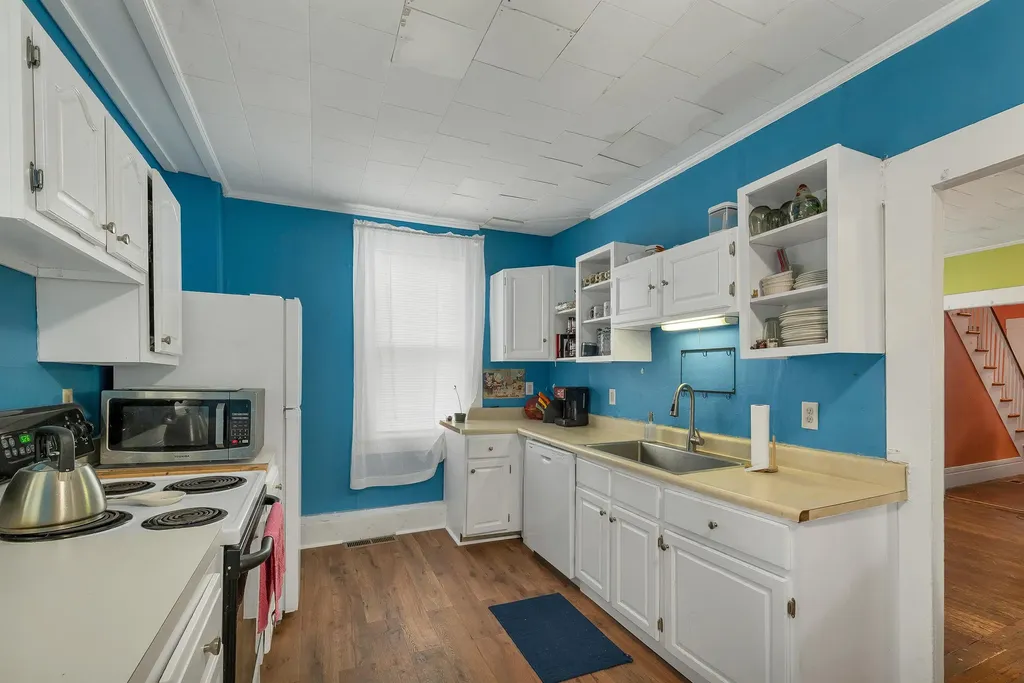 20 Baldwin Street Laconia NH 03246