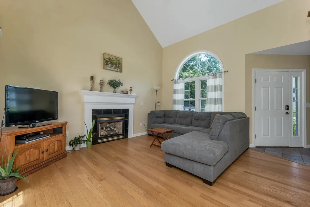 210 Kent Farm Road Hampstead NH 03841-2141