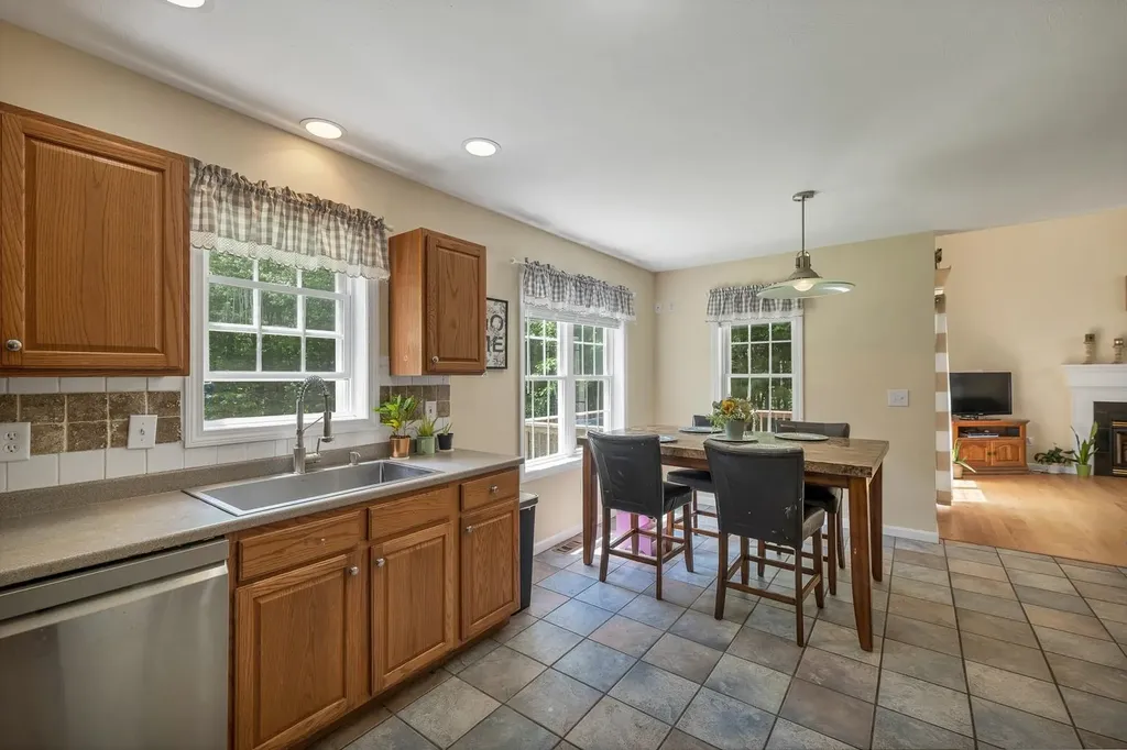 210 Kent Farm Road Hampstead NH 03841-2141