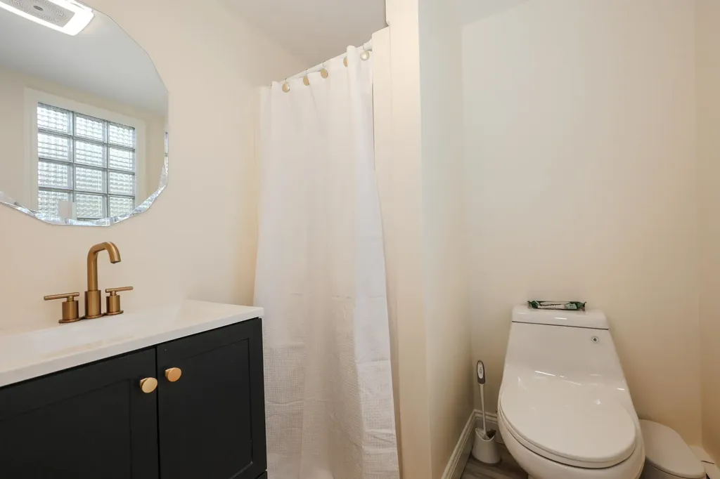 31 Grove Avenue Salem NH 03079