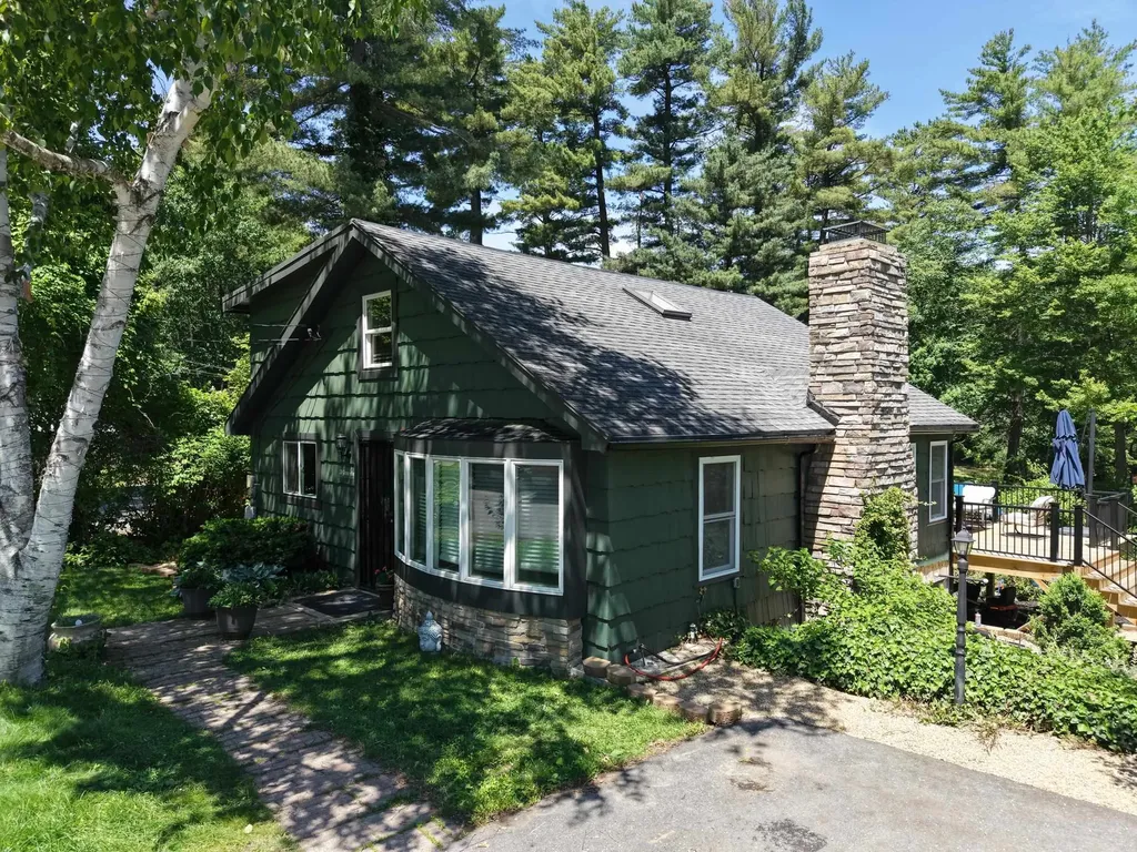 31 Grove Avenue Salem NH 03079