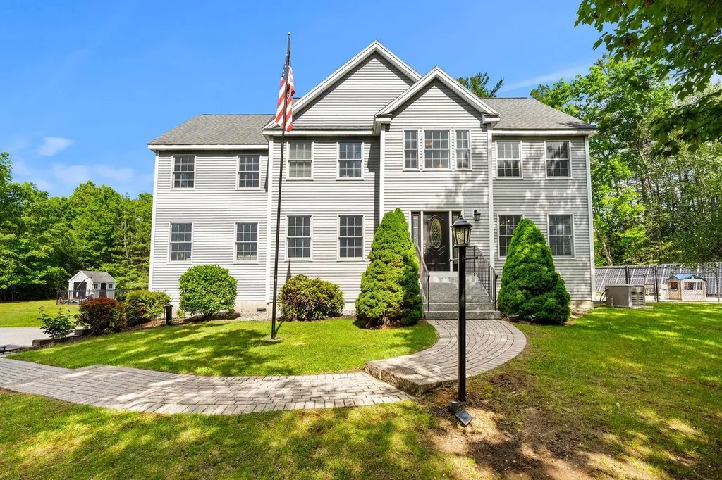 24 Fireside Drive Epping NH 03042
