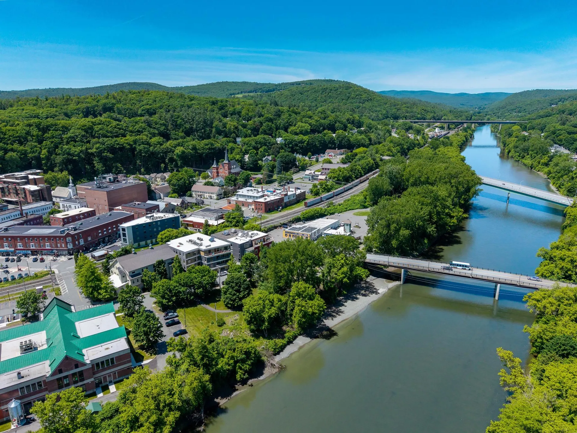 35 Railroad Row Road Hartford VT 05001