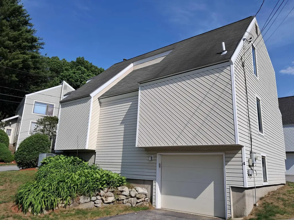 4 Esquire Circle Nashua NH 03062