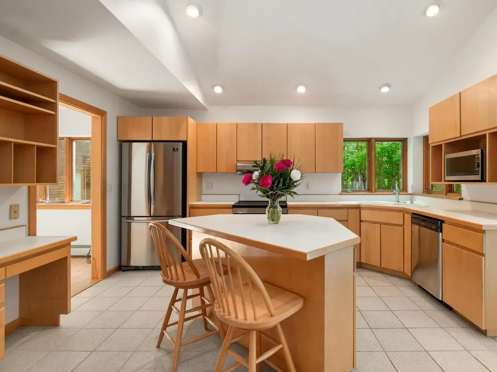 190 Red Tail Lane Charlotte VT 05445